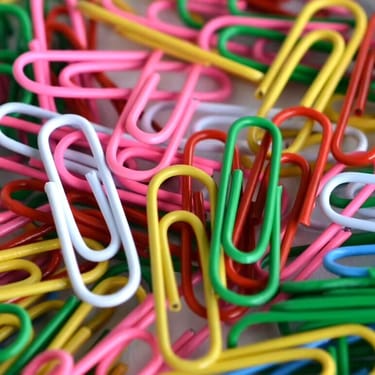 EPL 彩色圓頭萬字夾E505 (膠盒裝約50粒)